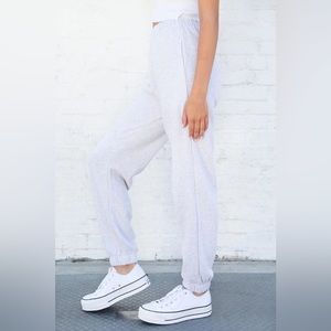 Never worn, tags still on, Brandy Melville Rosa sweatpants.